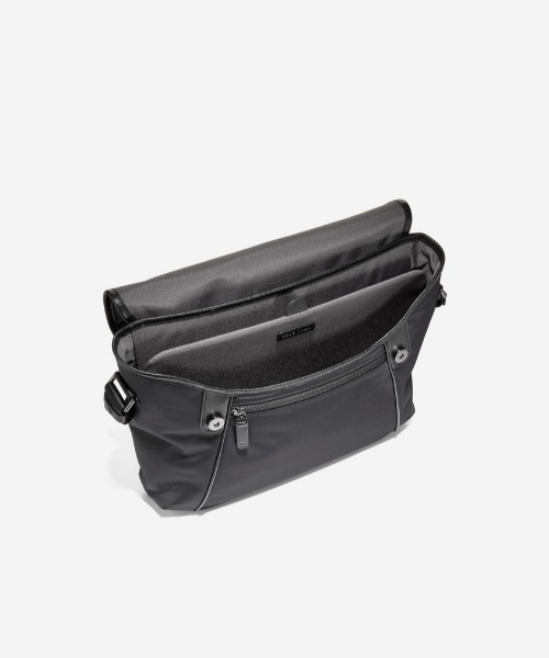 COLE HAAN(コールハーン)の「カールソン フラップ メッセンジャー mens(ビジネスバッグ・メンズ・ブラック・OSFA)」の4枚目の写真