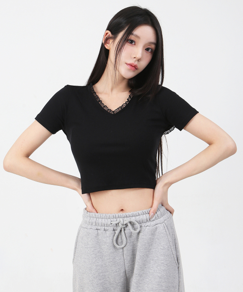 CATTLINE(カトリン)の「レースVネッククロップTシャツブラック(Tシャツ/カットソー・レディース・その他・FREE)」の3枚目の写真