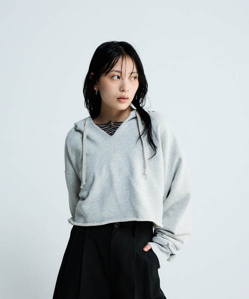 JEANASIS（ジーナシス）の「キーネックショートウラケフーディ/647630（パーカー・レディース・ブラック/ブルー系その他/グレー・FREE）」の7枚目の写真
