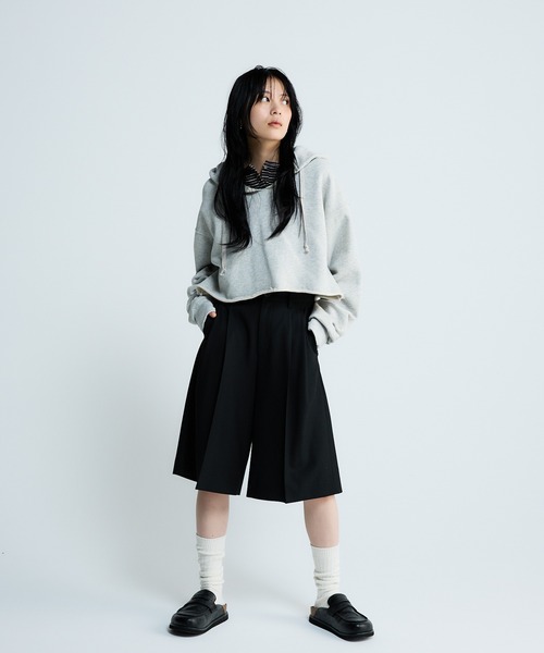 JEANASIS（ジーナシス）の「キーネックショートウラケフーディ/647630（パーカー・レディース・ブラック/ブルー系その他/グレー・FREE）」の5枚目の写真