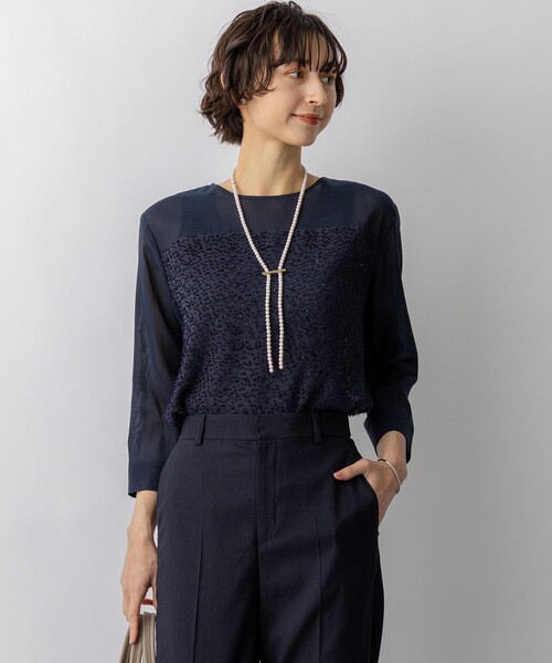 23区(ニジュウサンク)の「カットジャカードコンビ シアー ブラウス(シャツ/ブラウス・レディース・ネイビー系・38/40)」の1枚目の写真