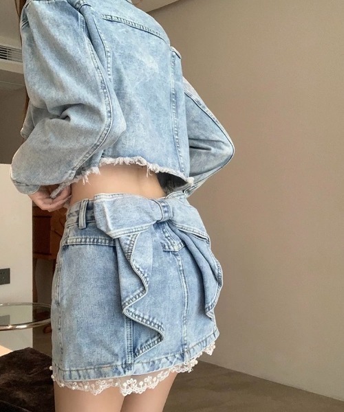 ViViDAY(ビビデー)の「【上下2点セット】フロントビッグリボン 襟レース切り替え デニムショートジャケット+ バッグビッグリボン 裾レース&パール デニムショートスカパン(セットアップ・レディース・サックスブルー・M)」の7枚目の写真