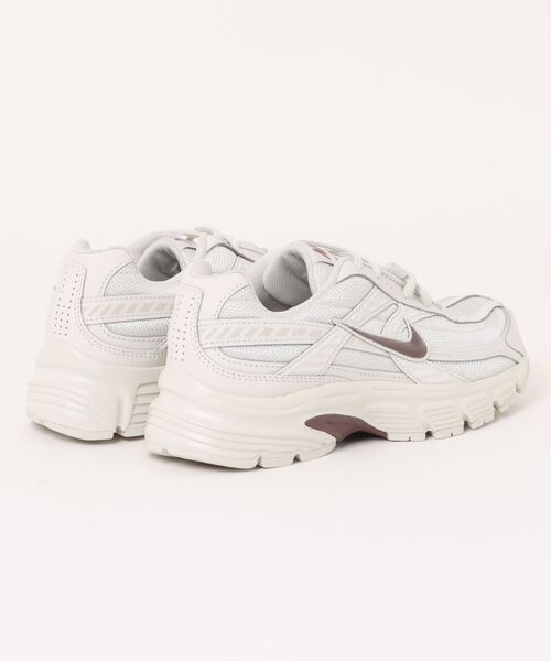 NIKE(ナイキ)の「NIKE ナイキ WMNS INITIATOR レディーススニーカー ランニングシューズ(ウィメンズイニシエーター) 394053-007 ライトボーン/タトゥー/ファントム(スニーカー・レディース・アイボリー・22.5cm/23.0cm/23.5cm/24.0cm/24.5cm/25.0cm)」の2枚目の写真
