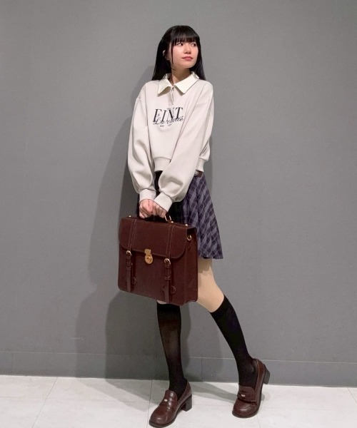 F i.n.t（フィント）の「フレンチロゴ刺繍クレリック衿スウェット/fint フィント（スウェット・レディース・ネイビー/ライトベージュ/ライトピンク・FREE）」の15枚目の写真