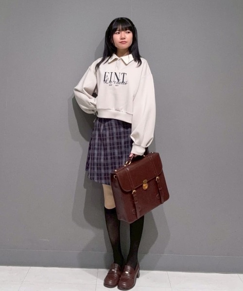 F i.n.t（フィント）の「フレンチロゴ刺繍クレリック衿スウェット/fint フィント（スウェット・レディース・ネイビー/ライトベージュ/ライトピンク・FREE）」の18枚目の写真