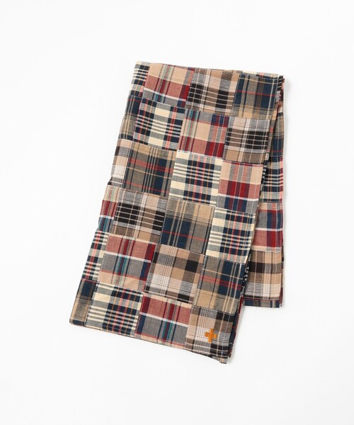 BEAMS PLUS（ビームスプラス）の「Stole Patch Works Madras（マフラー・メンズ・ネイビー/ピンク/ブラウン・ONE SIZE）」の4枚目の写真