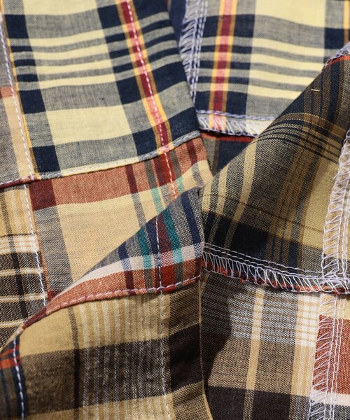 BEAMS PLUS（ビームスプラス）の「Stole Patch Works Madras（マフラー・メンズ・ネイビー/ピンク/ブラウン・ONE SIZE）」の9枚目の写真