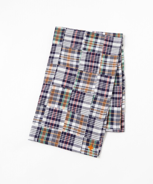 BEAMS PLUS（ビームスプラス）の「Stole Patch Works Madras（マフラー・メンズ・ネイビー/ピンク/ブラウン・ONE SIZE）」の16枚目の写真