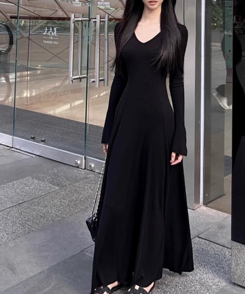 Flugge（フラッジー）の「Aラインロングワンピース（ワンピース・レディース・ベージュ/ブラック・LARGE/MEDIUM）」の2枚目の写真