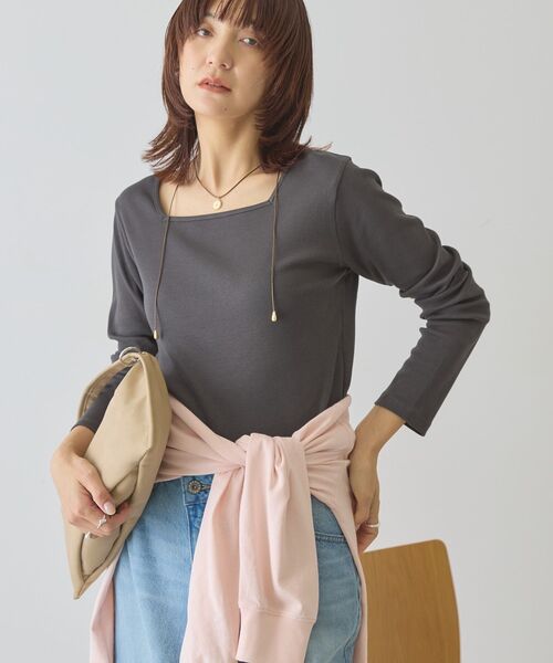 AMERICAN HOLIC(アメリカンホリック)の「【2WAY】スクエアネックプルオーバー(Tシャツ/カットソー・レディース・ホワイト系その他/チャコールグレー/アイボリー・L/M)」の4枚目の写真