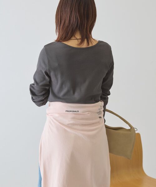 AMERICAN HOLIC(アメリカンホリック)の「【2WAY】スクエアネックプルオーバー(Tシャツ/カットソー・レディース・ホワイト系その他/チャコールグレー/アイボリー・L/M)」の8枚目の写真