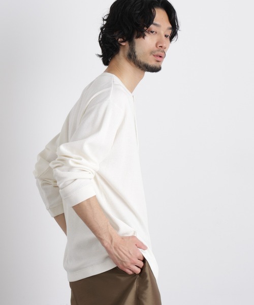 NANO universe(ナノユニバース)の「「ASSEMBLANC」 ドロップニードルリブ ヘンリーネック(Tシャツ/カットソー・メンズ・オフホワイト/ブラック・L/M)」の5枚目の写真