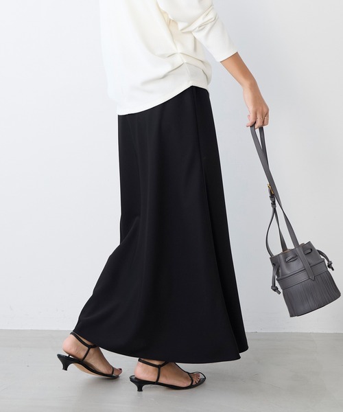 MICA&DEAL（マイカ＆ディール）の「バイアスイージースロングスカート（スカート・レディース・ブラウン/グレイッシュベージュ/ブラック・FREE）」の19枚目の写真