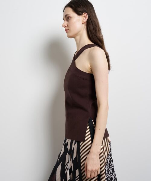 LANVIN en Bleu（ランバンオンブルー）の「2wayクロスネックニットタンクトップ（ニット/セーター・レディース・ブラウン/ブラック/ライトブラウン・38）」の16枚目の写真