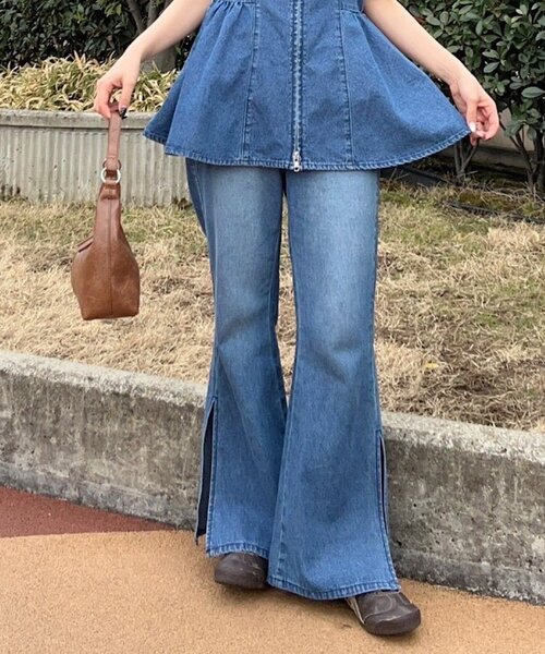 Kastane（カスタネ）の「【一部店舗限定/3サイズ展開/低身長サイズ/高身長サイズ/セットアップ対応】B サイドスリットフレアデニム（デニムパンツ・レディース・ブルー/サックスブルー/ブラック・0/2/1）」の3枚目の写真