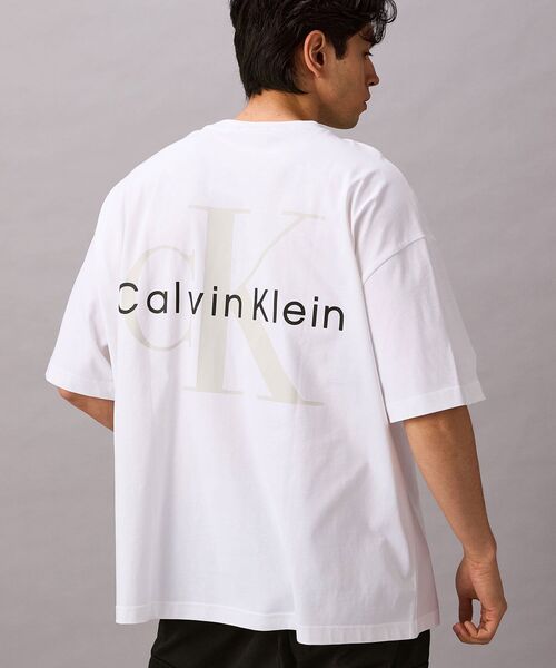 Calvin Klein（カルバン・クライン）の「【ユニセックス】ショートスリーブオーバーサイズヘビーウェイトTシャツ（Tシャツ/カットソー・メンズ・ブラック/グレー系その他/ホワイト・M/S/L/XL）」の8枚目の写真