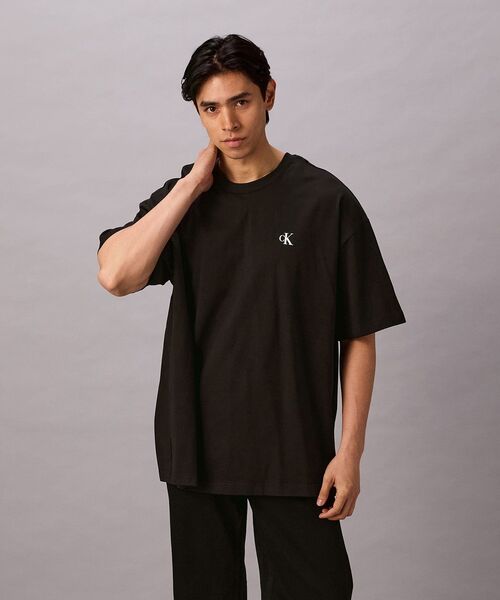 Calvin Klein（カルバン・クライン）の「【ユニセックス】ショートスリーブオーバーサイズヘビーウェイトTシャツ（Tシャツ/カットソー・メンズ・ブラック/グレー系その他/ホワイト・M/S/L/XL）」の4枚目の写真