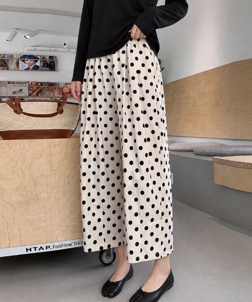 mielu(ミエル)の「ドット柄クロップドパンツ(その他パンツ・レディース・ブラック/アイボリー・LARGE/MEDIUM)」の1枚目の写真