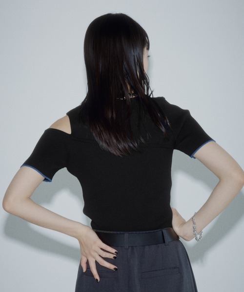 PAGEBOY(ページボーイ)の「ハイショクラインカットオフプルオーバー(Tシャツ/カットソー・レディース・ブラック/ターコイズブルー・FREE)」の17枚目の写真