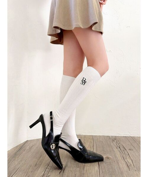 靴下屋(クツシタヤ)の「【RESEXXY×靴下屋】刺繍リブハイソックス(ソックス/靴下・レディース・ホワイト・FREE)」の3枚目の写真