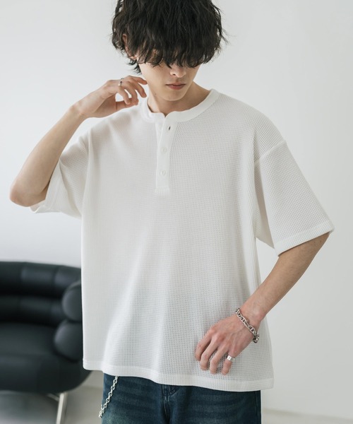 Rocky Monroe（ロッキーモンロー）の「オーバーサイズ T/Cワッフルヘンリーネック半袖Tシャツ（Tシャツ/カットソー・メンズ・チャコール/ベージュ/ホワイト/ブラック/グレー・M/XL/L）」の2枚目の写真