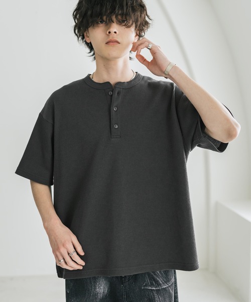 Rocky Monroe(ロッキーモンロー)の「新色追加 オーバーサイズ T/Cワッフルヘンリーネック半袖Tシャツ(Tシャツ/カットソー・メンズ・チャコール/ベージュ/ホワイト/ブラック/グレー/ネイビー・M/XL/L)」の15枚目の写真