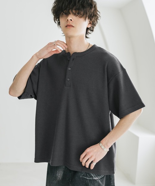 Rocky Monroe(ロッキーモンロー)の「新色追加 オーバーサイズ T/Cワッフルヘンリーネック半袖Tシャツ(Tシャツ/カットソー・メンズ・チャコール/ベージュ/ホワイト/ブラック/グレー/ネイビー・M/XL/L)」の13枚目の写真