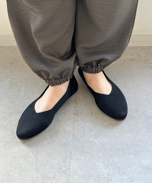 un dix cors（アンディコール）の「ニットVパンプス（ブーツ・レディース・ブラック/ベージュ/レッド・MEDIUM/LARGE）」の2枚目の写真