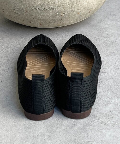 un dix cors（アンディコール）の「ニットVパンプス（ブーツ・レディース・ブラック/ベージュ/レッド・MEDIUM/LARGE）」の5枚目の写真