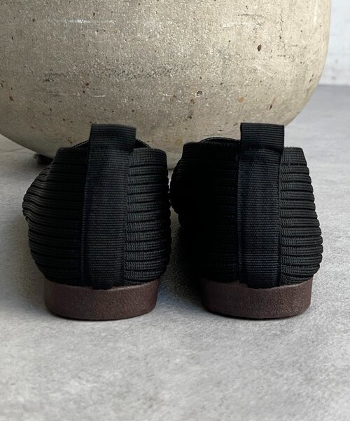 un dix cors（アンディコール）の「ニットVパンプス（ブーツ・レディース・ブラック/ベージュ/レッド・MEDIUM/LARGE）」の8枚目の写真