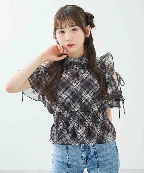 INGNI(イング)の「アソート2Wayリボン肩あきフリルブラウス(シャツ/ブラウス・レディース・ブラック系/ホワイト系その他3/ブラック系3・M)」の1枚目の写真