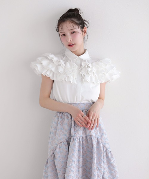 Fit more(フィットモア)の「ペタルフリルスカラップブラウス(シャツ/ブラウス・レディース・ブルー/ベビーピンク/ホワイト・FREE)」の2枚目の写真