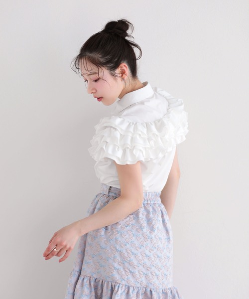 Fit more(フィットモア)の「ペタルフリルスカラップブラウス(シャツ/ブラウス・レディース・ブルー/ベビーピンク/ホワイト・FREE)」の13枚目の写真