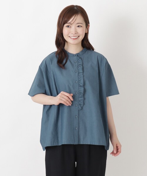 one'sterrace(ワンズテラス)の「カラーデニム フリル付き4分袖ブラウス(シャツ/ブラウス・レディース・ネイビー系5/グリーン系その他6/ベージュ系8・02)」の3枚目の写真