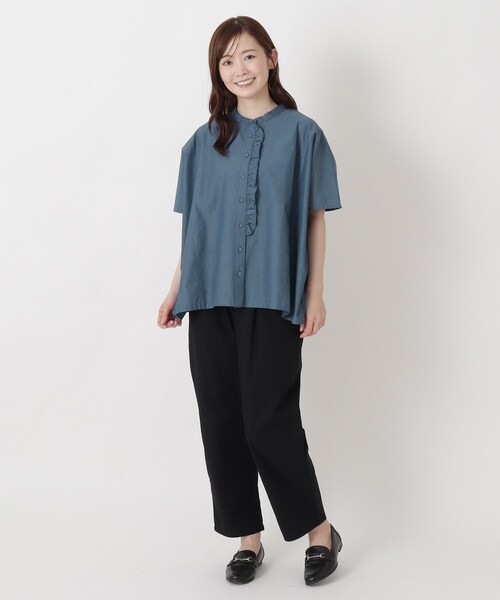 one'sterrace(ワンズテラス)の「カラーデニム フリル付き4分袖ブラウス(シャツ/ブラウス・レディース・ネイビー系5/グリーン系その他6/ベージュ系8・02)」の15枚目の写真