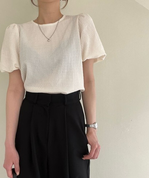 AMAJI(アマジ)の「ラウンドネック パフスリーブ ワッフルテクスチャ 半袖 トップス(Tシャツ/カットソー・レディース・ライトピンク/ライトブルー/ベージュ・FREE)」の9枚目の写真