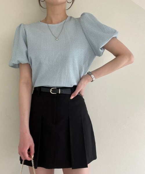 AMAJI(アマジ)の「ラウンドネック パフスリーブ ワッフルテクスチャ 半袖 トップス(Tシャツ/カットソー・レディース・ライトピンク/ライトブルー/ベージュ・FREE)」の5枚目の写真