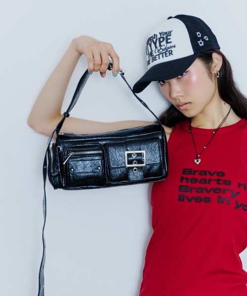 DTYYPE(ドタイプ)の「アイレットショルダースクエアロングバッグ(ショルダーバッグ・レディース・ピンク/ブラック/レッド・FREE)」の8枚目の写真