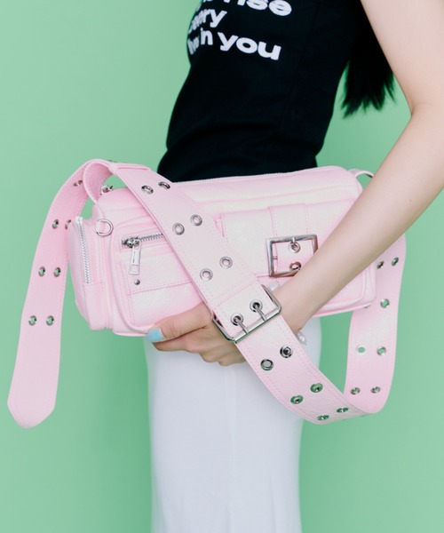 DTYYPE(ドタイプ)の「アイレットショルダースクエアロングバッグ(ショルダーバッグ・レディース・ピンク/ブラック/レッド・FREE)」の17枚目の写真