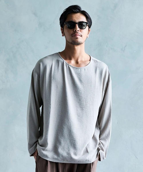 CavariA(キャバリア)の「『CavariA/キャバリア』布帛ロンTシャツ 長袖(Tシャツ/カットソー・メンズ・グレイッシュベージュ/ブルーグリーン/チャコールグレー・L/M)」の2枚目の写真