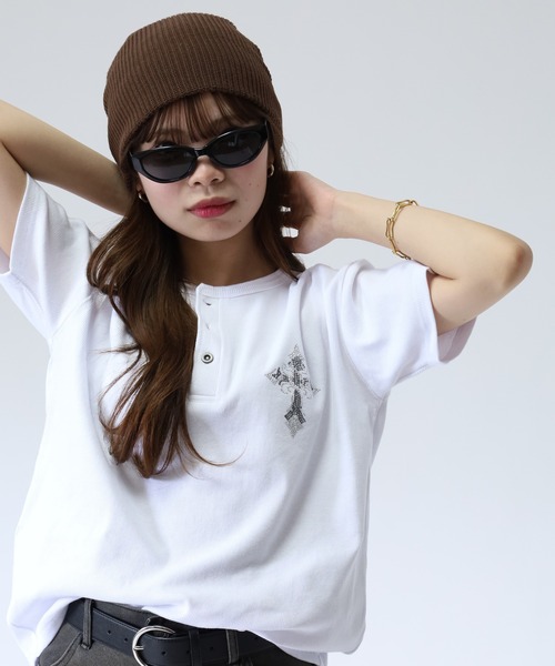 bike star(バイクスター)の「BIKE STAR ラインストーンジャストフィットテレコヘンリーネックT 半袖(Tシャツ/カットソー・メンズ・ホワイト/ブラック/ホワイト系/ブラック系・M/L)」の1枚目の写真