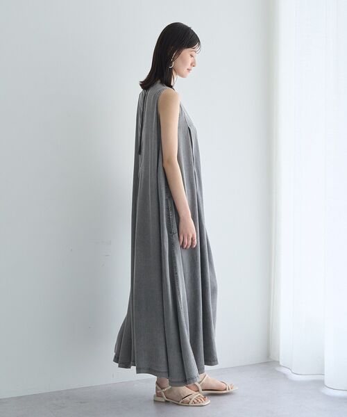 YECCA VECCA(イェッカヴェッカ)の「バイオ加工ヴィンテージデニムタックワンピース(ワンピース・レディース・インディゴブルー/グレー・FREE)」の3枚目の写真