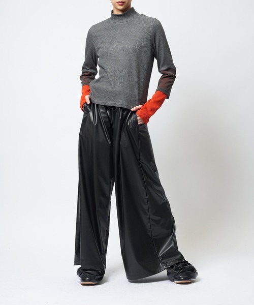 gomme(ゴム)の「エコレザーワイドパンツ(その他パンツ・レディース・ブラック・MEDIUM)」の2枚目の写真
