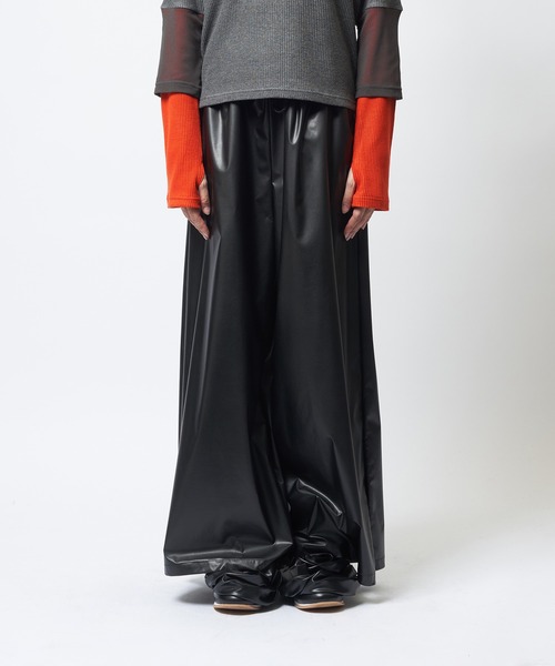 gomme(ゴム)の「エコレザーワイドパンツ(その他パンツ・レディース・ブラック・MEDIUM)」の5枚目の写真
