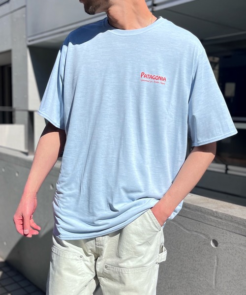 patagonia(パタゴニア)の「【Patagonia】パタゴニア M's Cap Cool Daily Graphic Shirt グラフィック Tシャツ(Tシャツ/カットソー・メンズ・サックスブルー・L/M/XL/S)」の3枚目の写真