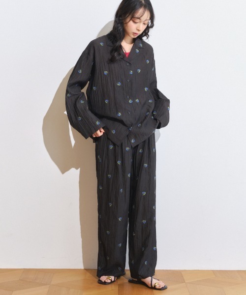 Anclear oui（アンクリアウィ）の「シアー刺繍フラワーパンツ（その他パンツ・レディース・アイボリー/ブラック・F）」の8枚目の写真