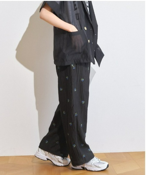 Anclear oui（アンクリアウィ）の「シアー刺繍フラワーパンツ（その他パンツ・レディース・アイボリー/ブラック・F）」の21枚目の写真