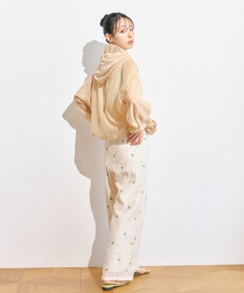 Anclear oui（アンクリアウィ）の「シアー刺繍フラワーパンツ（その他パンツ・レディース・アイボリー/ブラック・F）」の10枚目の写真