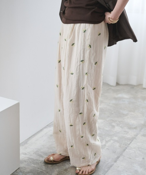 Anclear oui（アンクリアウィ）の「シアー刺繍フラワーパンツ（その他パンツ・レディース・アイボリー/ブラック・F）」の16枚目の写真