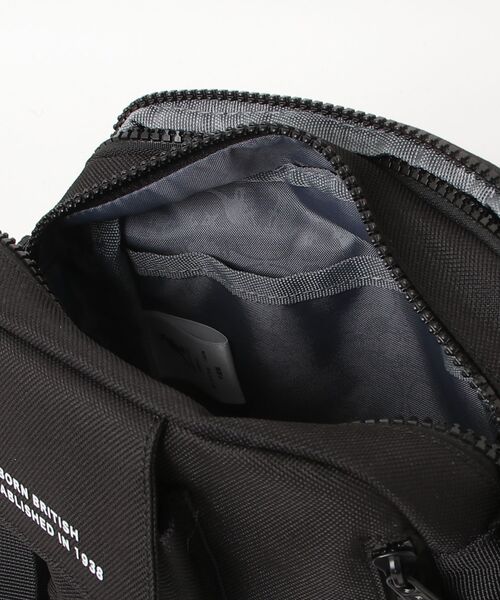 KANGOL(カンゴール)の「"06"≪KANGOL≫4ポケット/1.8L スクエア ミニ ショルダーバッグ(ショルダーバッグ・メンズ・ブラック×ホワイト/ブラック×グリーン・ONE SIZE)」の5枚目の写真